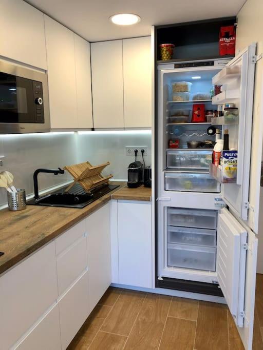Sea View, Pool, Free Parking, Wifi, Port Aventura Apartment Salou Bagian luar foto